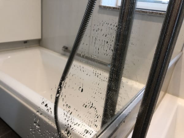 お風呂の鏡に水滴